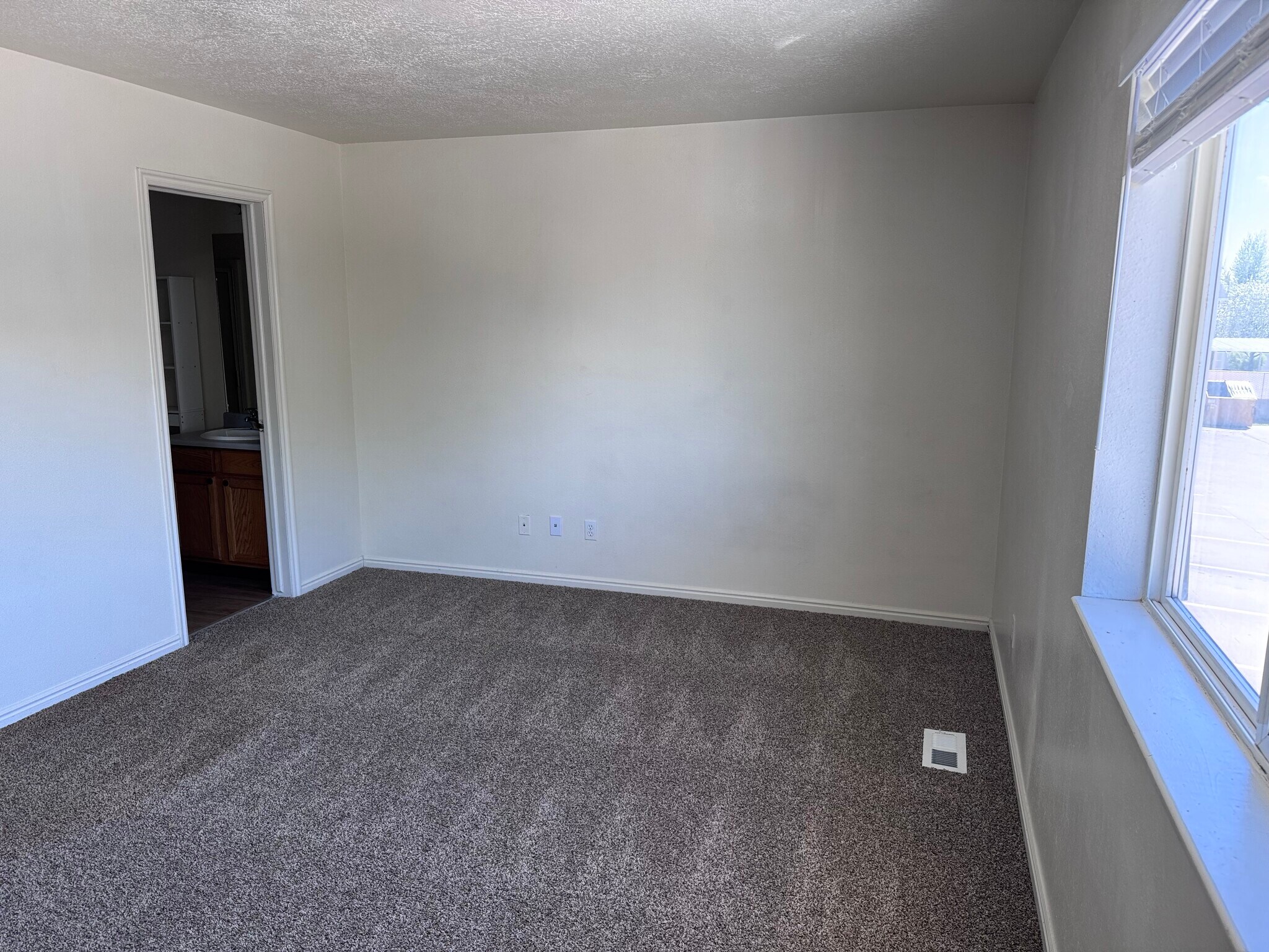 Building Photo - 1392 N 260 W