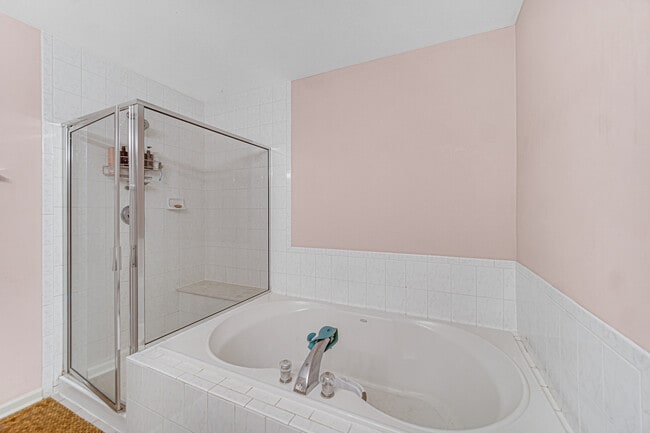 Building Photo - 1264 Sarah Blvd