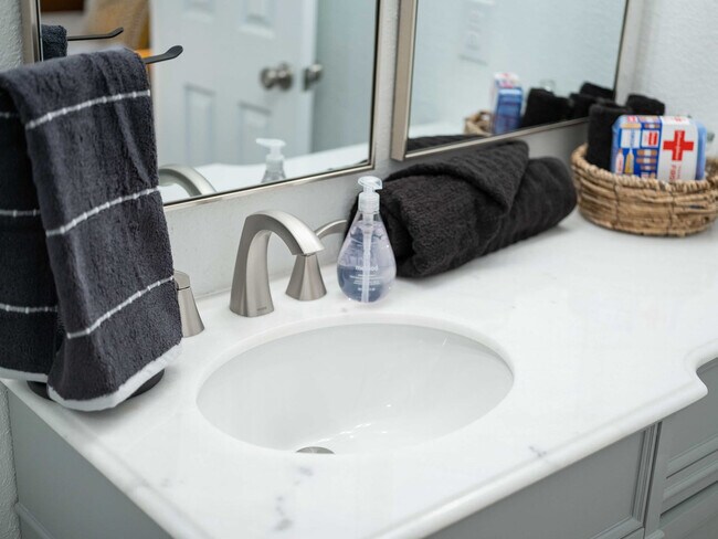 Building Photo - 1 Iris Way