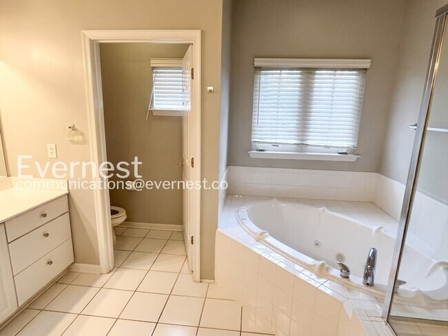 Building Photo - 743 Rolling Fork Dr