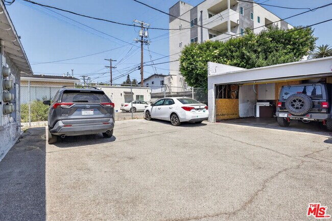 Building Photo - 14721 Sylvan St
