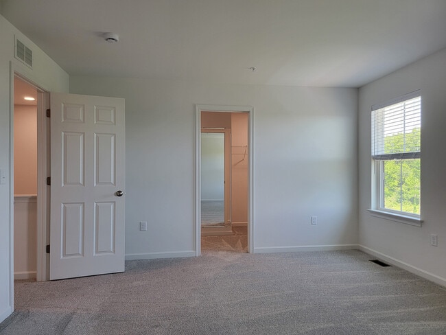 Building Photo - 2129 S Autumn Chase Dr