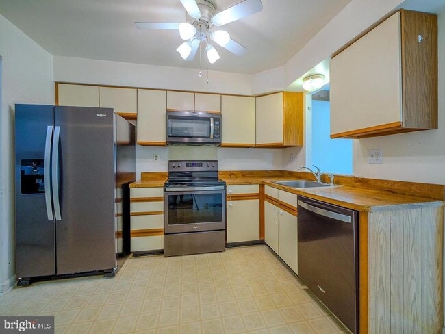 Building Photo - 1001 Winfield Ct
