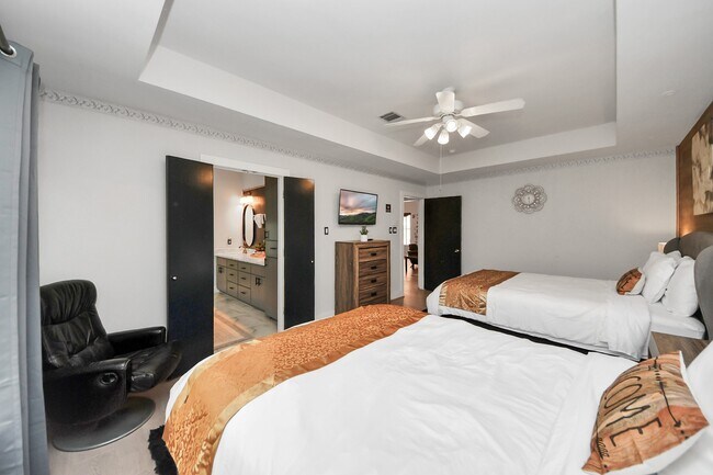 Building Photo - 9715 Riddlewood Ln