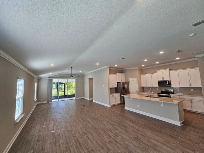 Building Photo - Sawmill Branch 4 Bedroom 2 Bath 3 Car Gara...