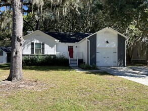 Building Photo - **Coming Soon** Stunning 3 bed, 2 bath in ...