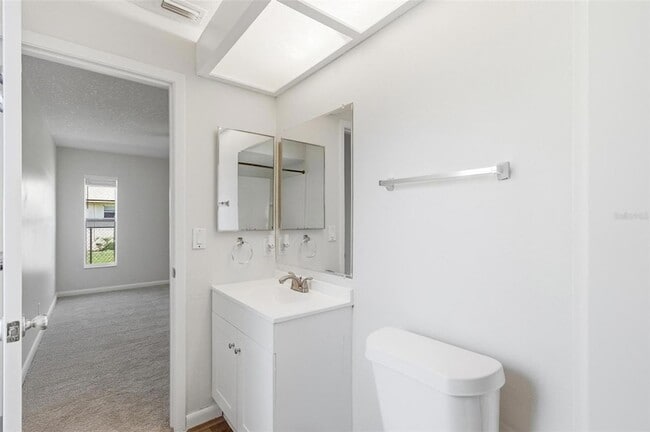 Building Photo - 8 Blakeport Ln