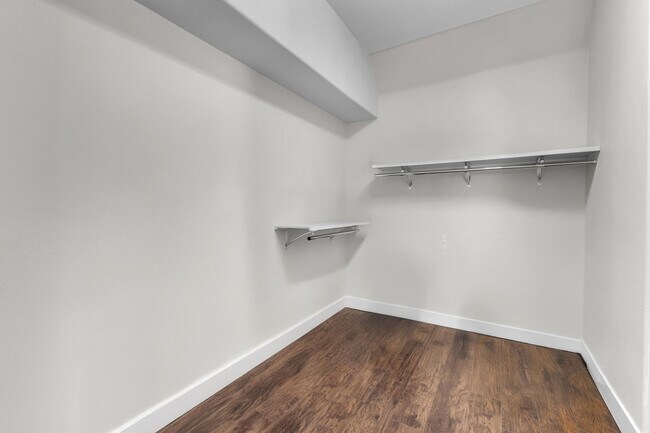 Building Photo - 35 Calle La Reina