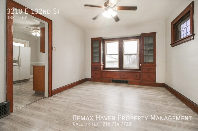 Building Photo - 3210 E 132nd St