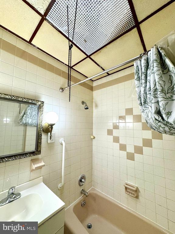 Building Photo - 2246 S Bucknell St