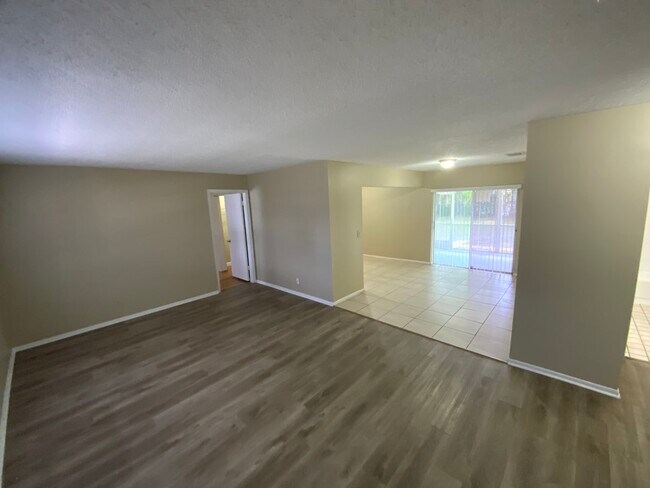 Building Photo - 9332 Southampton Pl