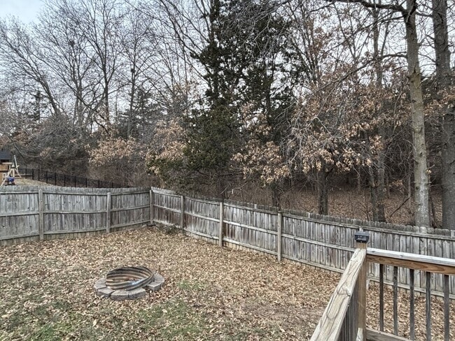 Building Photo - Gorgeous 3 Bedroom 2 Bathroom House!