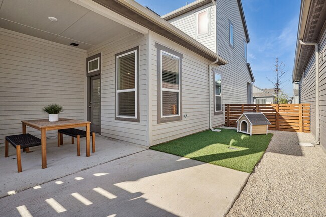 Building Photo - 919 Earnest Aly