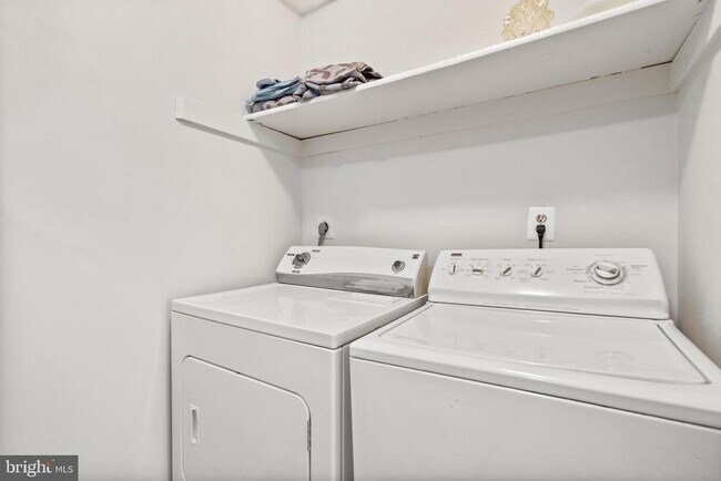 Building Photo - 561 Florida Ave