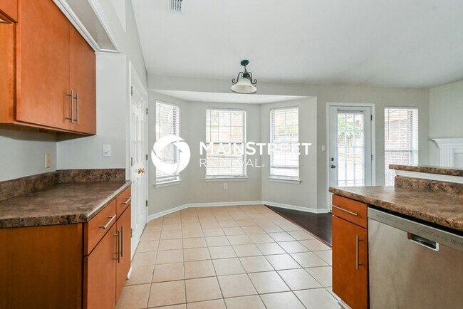 Building Photo - 4 Bedroom Pet-Friendly Home in MEMPHIS, TN with Main Street Renewal
