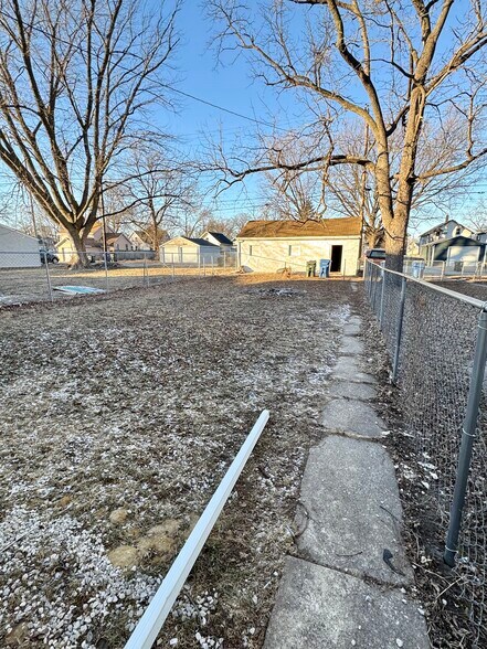 Building Photo - 1338 W 13th St