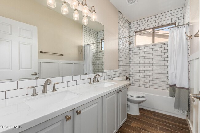 Building Photo - 756 W Citrus Way