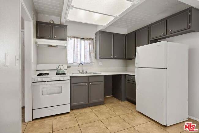 Building Photo - 43614 Stanridge Ave