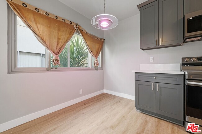 Building Photo - 3212 W 84th Pl