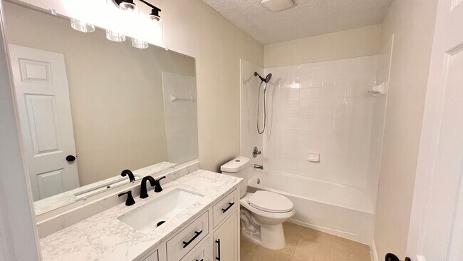 Building Photo - AWESOME 4BD/3BA in Orlando!!!