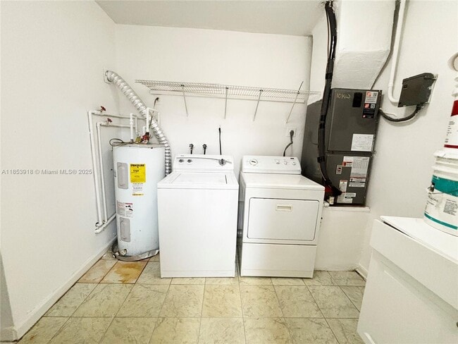 Building Photo - 560 SW 50th Terrace