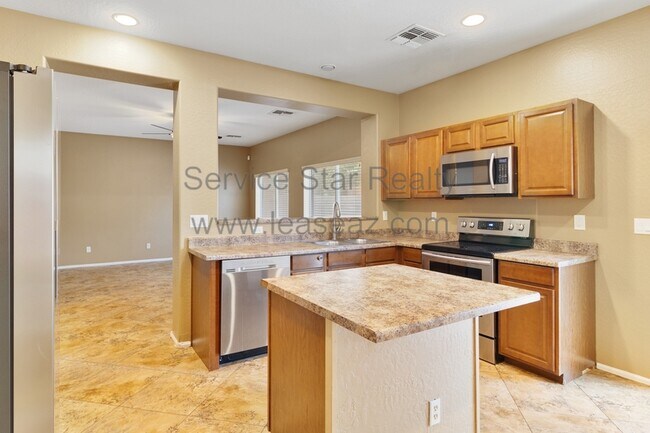 Building Photo - 978 E Corral St