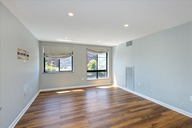 Building Photo - 100 Ledgewood Dr