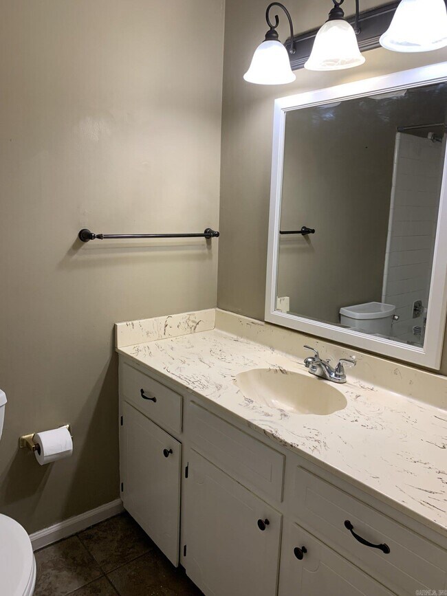 Building Photo - 12601 Pleasant View Dr