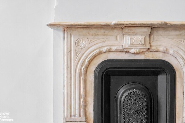 Building Photo - Renovated Sun-filled Duplex in BedStuy