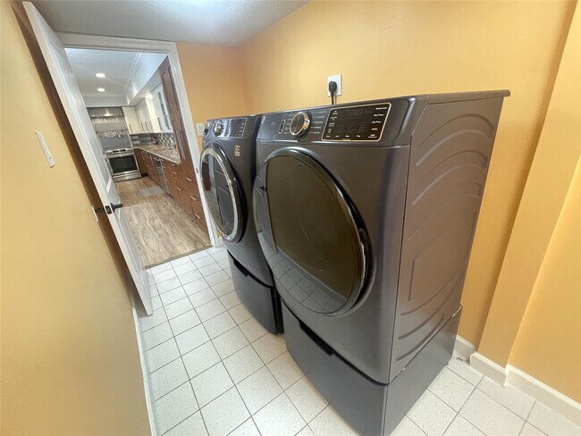 Building Photo - 4006 Breakwood Dr
