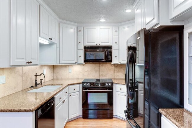 Building Photo - RIVERFRONT CONDO IN LONGVIEW