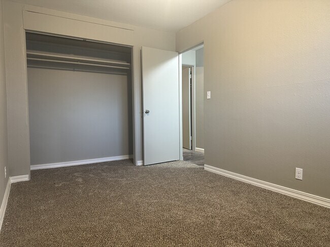 Building Photo - 602 Sara St