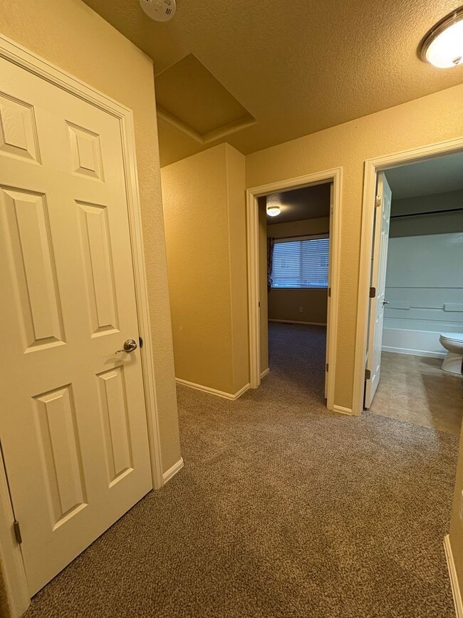 Building Photo - Lovely 3 bedroom/3 car tandem garage home in Lorson Ranch