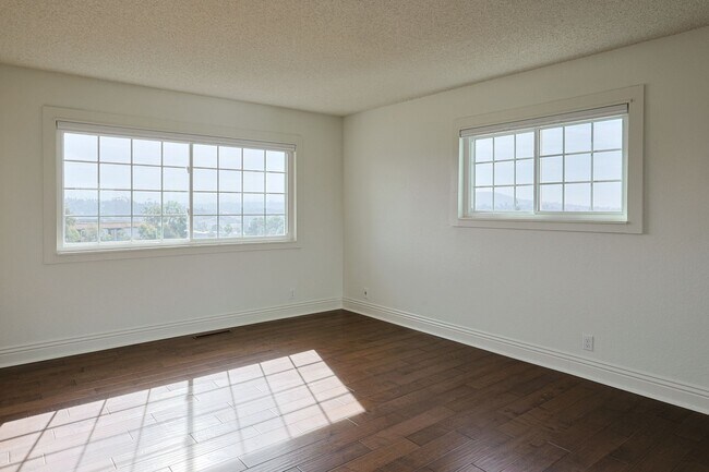 Building Photo - Spacious 4 Bed / 3 Bath Home in Desirable Nebo Hill – La Mesa (3,056 Sq Ft)