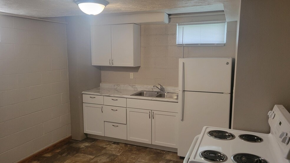 Building Photo - 501 Elm Ave
