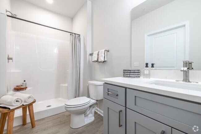 2BR, 2BA - 1180SF - Primary Bathroom - 2895 Easton Ave