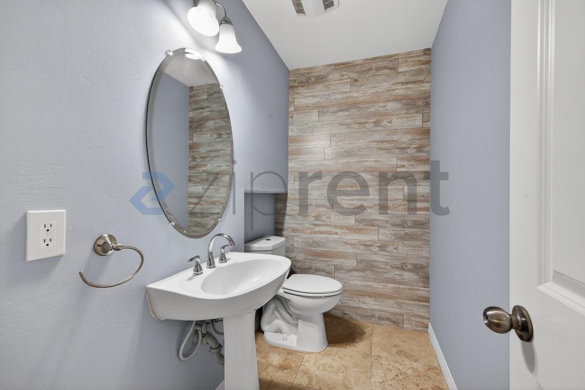 Building Photo - 5775 Cam Del Cielo