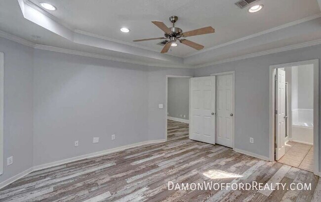 Building Photo - 124 Raintree Rd