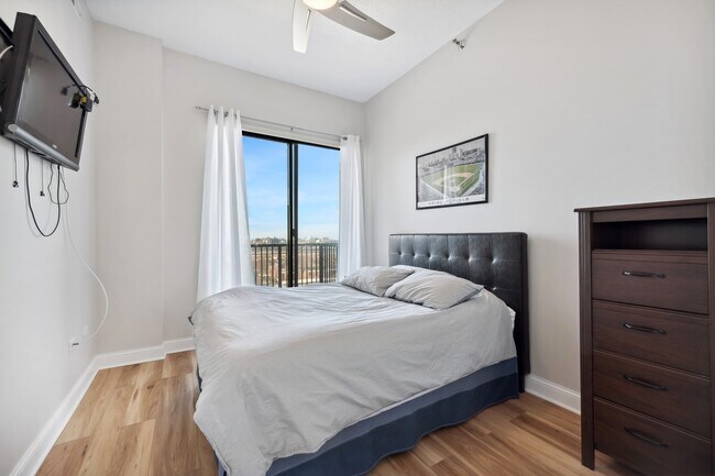 Building Photo - 1464 S Michigan Ave