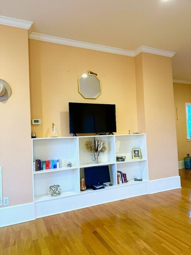 Building Photo - One of a kind furnished apartment on Creekside Estate | Short-Term Rental Available Now through A...