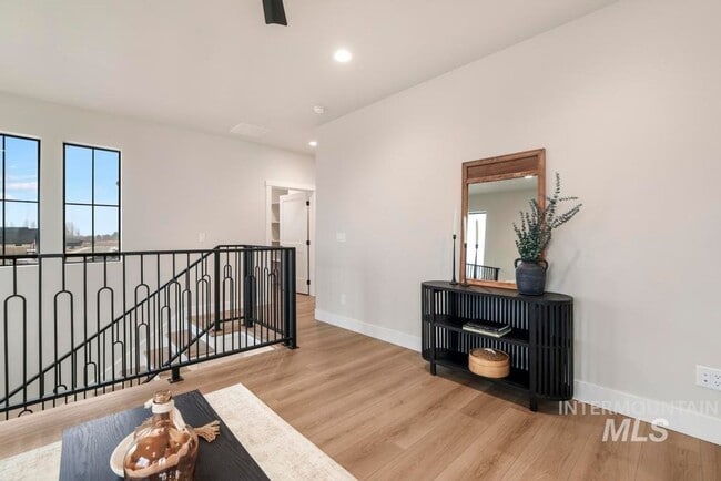 Building Photo - 547 Cyn Fls Dr