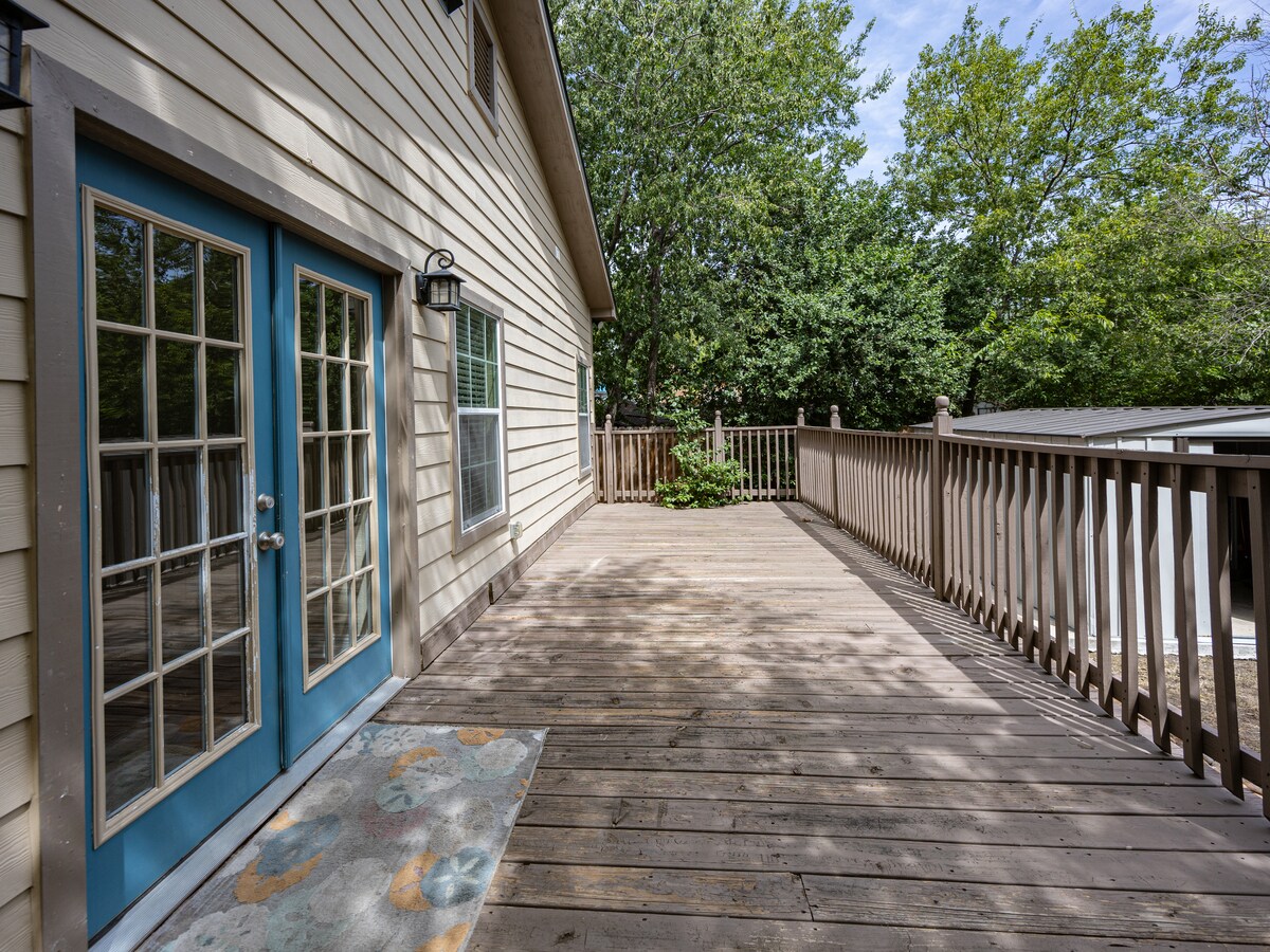 Building Photo - 1826 W French Pl