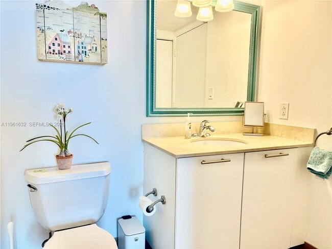 Building Photo - 1800 N Bayshore Dr