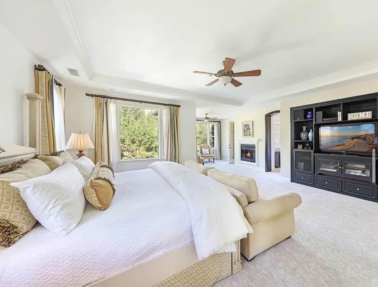 Building Photo - 2531 Costero Magestuoso