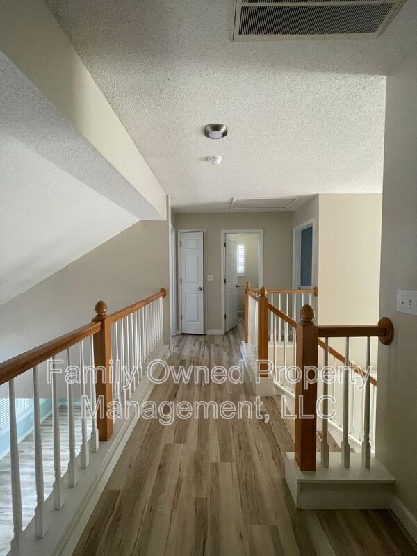 Building Photo - 113 Rockdale Ln