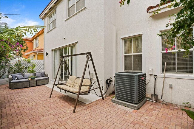 Building Photo - 8741 NW 110th Ave