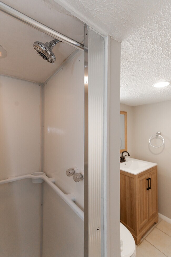 Building Photo - 223 E Pennview Ave