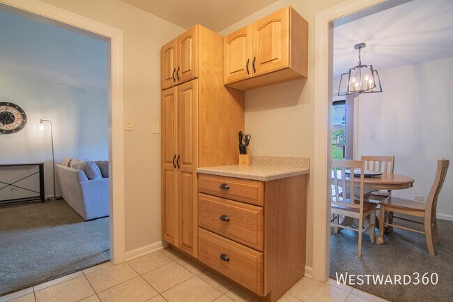 Building Photo - 1605 Thames Ct