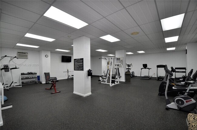Building Photo - 1865 S Ocean Dr