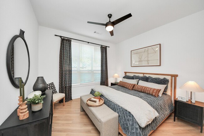 Building Photo - 15635 Memorial Dr